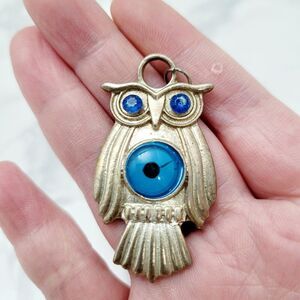 2/$20 Vintage Gold Tone Blue Eyes Owl Pendant